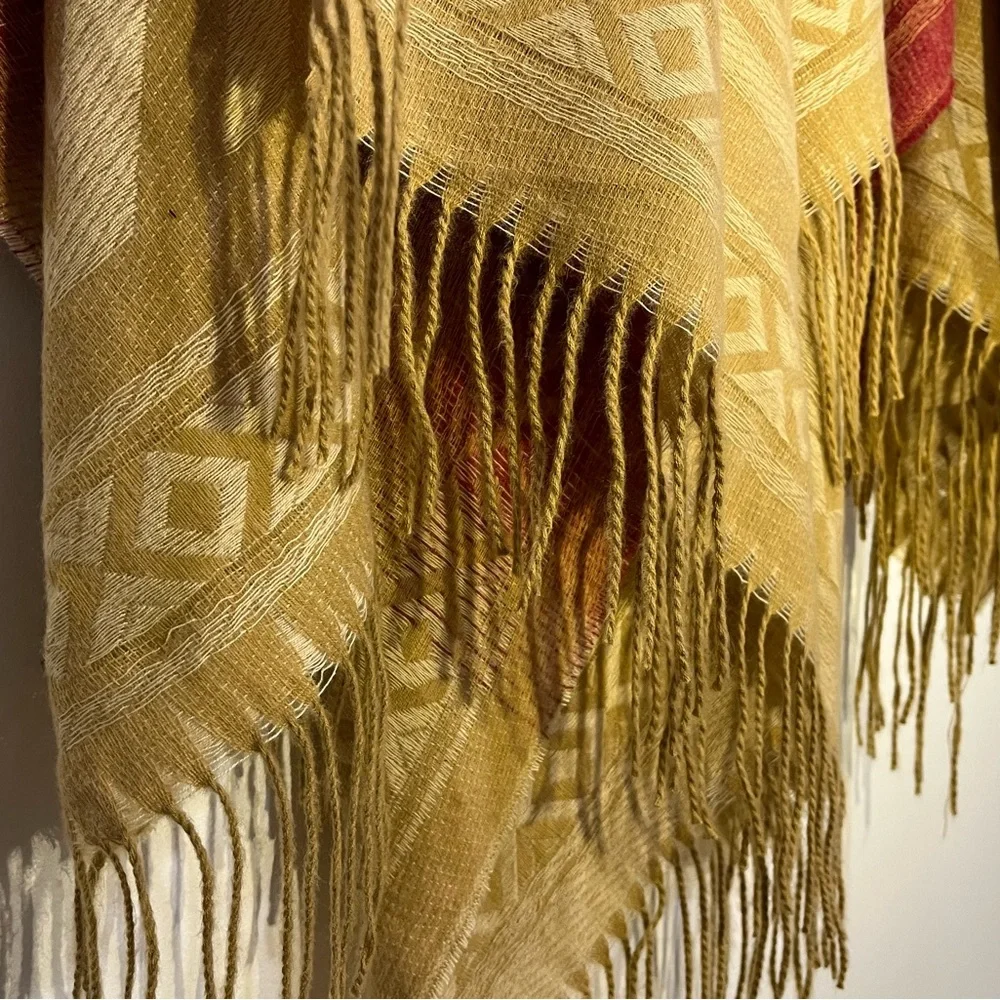 Multi colored shawl, one size fits all. - Picture 3 of 4